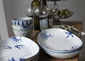 Tallerken i håndmalet porcelæn